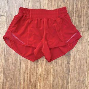 lululemon hotty hot short 2.5 in inseam PERFECT CONDITION